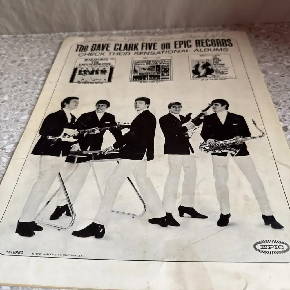 The Dave Clark Five book of their 3rd US tour 1964, vintage 24-page Signatures